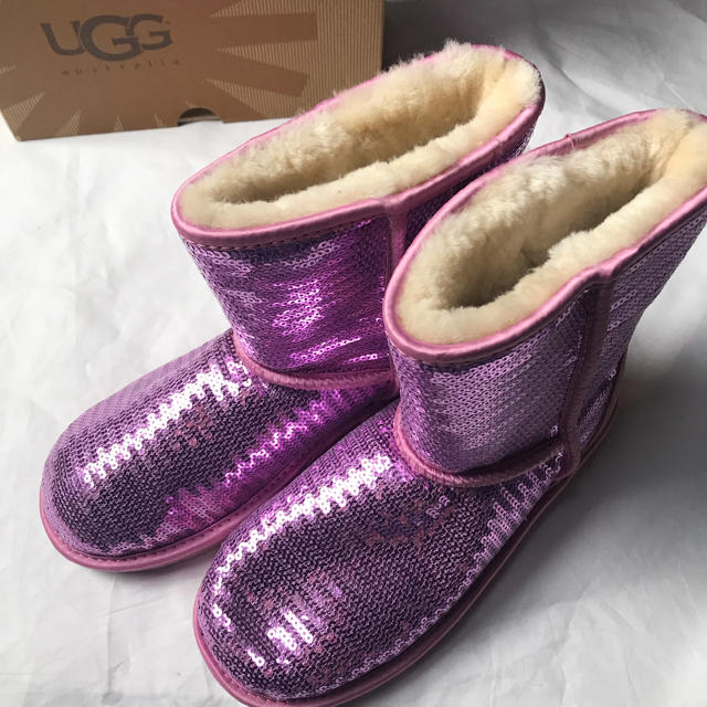 UGG(アグ)の新品 UGG クラシックショート スパンコール ピンク レディースの靴/シューズ(ブーツ)の商品写真