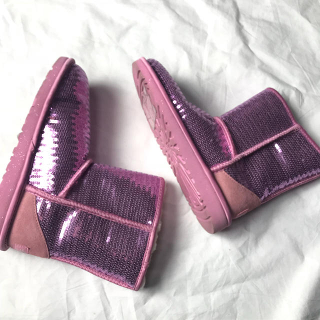 UGG(アグ)の新品 UGG クラシックショート スパンコール ピンク レディースの靴/シューズ(ブーツ)の商品写真