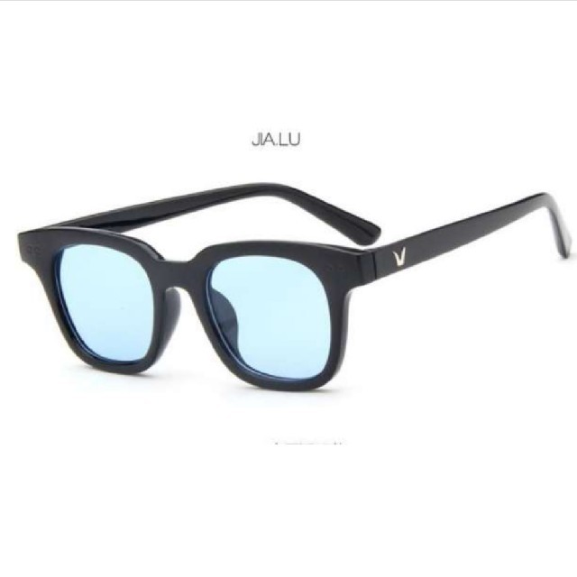 新品ブルーレンズブラックフレームサングラス メンズのファッション小物(サングラス/メガネ)の商品写真