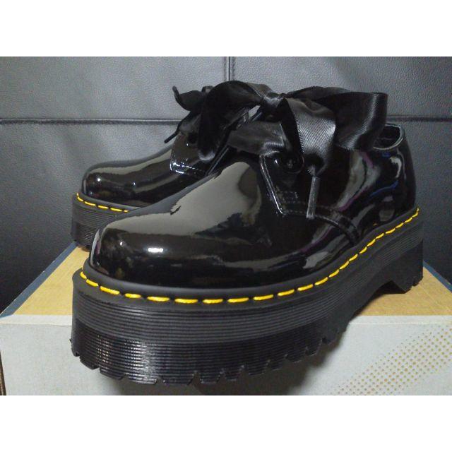 Dr.Martens(ドクターマーチン)の【極美品】Dr.Martens HOLLY UK5 黒 厚底 パテント レディースの靴/シューズ(ローファー/革靴)の商品写真