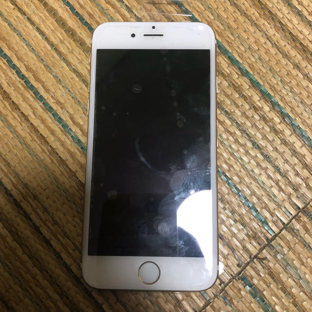 iPhone(アイフォーン)のiPhone6 ドコモ 64GB ゴールド ジャンク品 スマホ/家電/カメラのスマートフォン/携帯電話(スマートフォン本体)の商品写真
