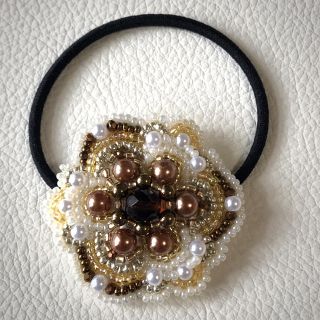 ビーズ刺繍 ヘアゴム【ブラウン・ゴールド】ハンドメイド (ヘアアクセサリー)