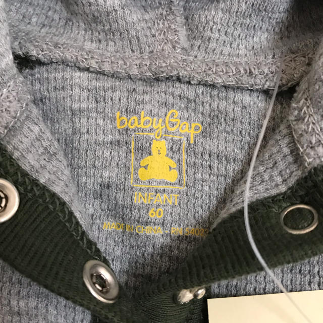 babyGAP(ベビーギャップ)の【bu--bu様専用】新品未使用 baby Gap カバーオール グレー カーキ キッズ/ベビー/マタニティのベビー服(~85cm)(カバーオール)の商品写真