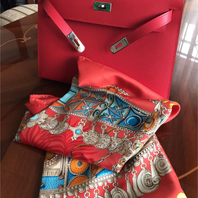 Hermes(エルメス)のご専用♡HERMES エルメス スカーフ カレ 90 レディースのファッション小物(バンダナ/スカーフ)の商品写真