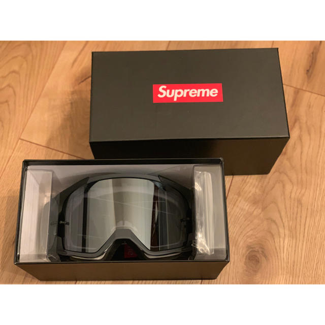 Supreme(シュプリーム)のarctic23様専用 supreme FOX ゴーグル ブラック 新品未使用 スポーツ/アウトドアのスノーボード(アクセサリー)の商品写真