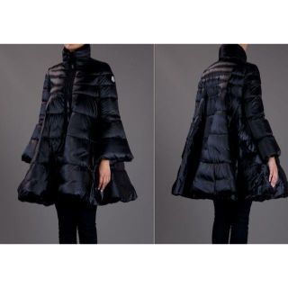 モンクレール(MONCLER)のモンクレール×SACAI国内新品ダウンジャケットコートケープマントMIEKO(ダウンコート)