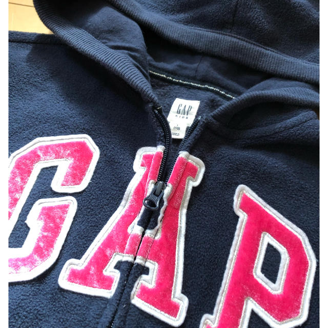 GAP Kids(ギャップキッズ)のGAP ロゴパーカー フリース ロゴ パーカー ネイビー 140cm キッズ/ベビー/マタニティのキッズ服女の子用(90cm~)(ジャケット/上着)の商品写真