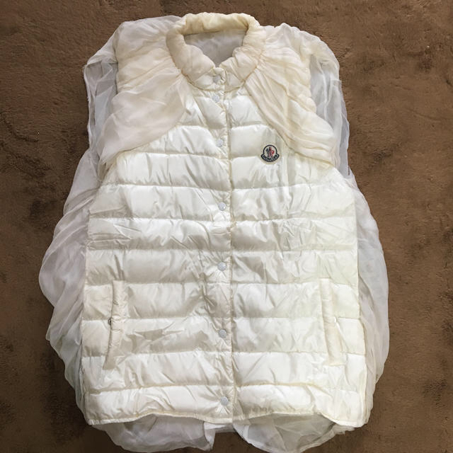 値下げ貴重レアモンクレール MONCLER sacai チュール ダウンベスト  レディースのジャケット/アウター(ダウンベスト)の商品写真