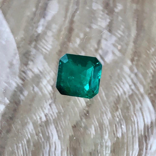 ⭐️鮮やかグリーン⭐️エメラルド  ルース 大粒0.8ct