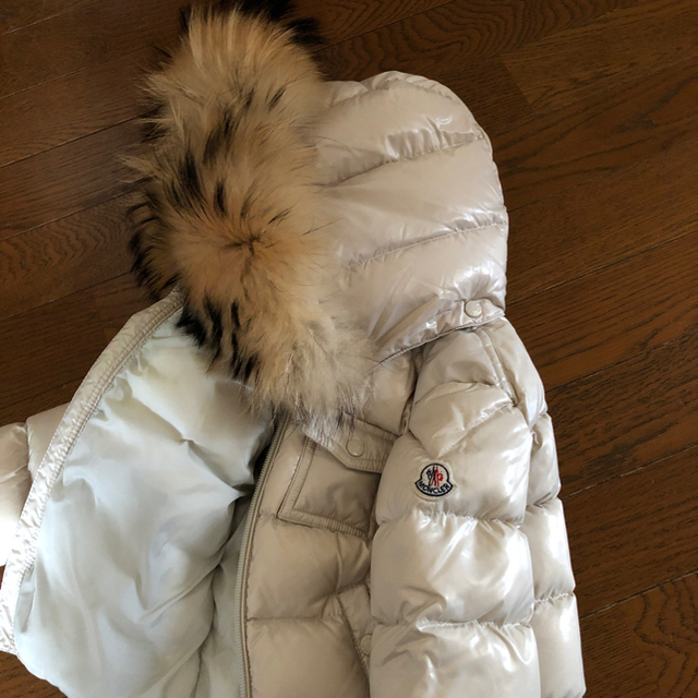 MONCLER(モンクレール)のリアルファー モンクレール ダウン キッズ/ベビー/マタニティのキッズ服女の子用(90cm~)(ジャケット/上着)の商品写真