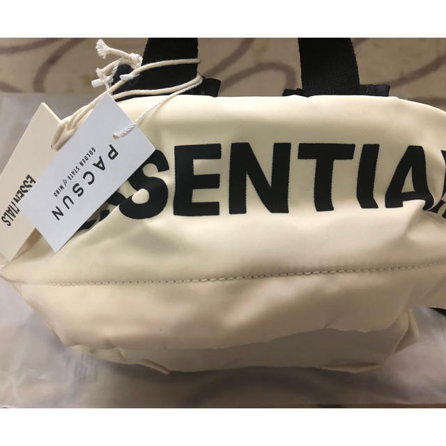 FEAR OF GOD(フィアオブゴッド)のFear of God Essentials Graphic Backpack メンズのバッグ(バッグパック/リュック)の商品写真