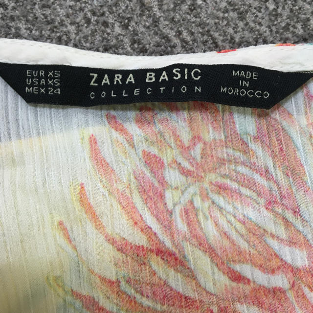 ZARA(ザラ)の専用 花柄 トップス レディースのトップス(カットソー(半袖/袖なし))の商品写真