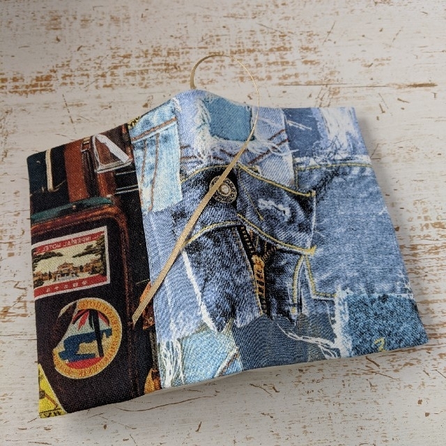 キリトさま専用　ブックカバー（bag×継ぎデニム水色） ハンドメイドの文具/ステーショナリー(ブックカバー)の商品写真