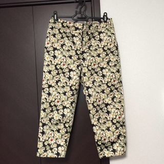 ジルバイジルスチュアート(JILL by JILLSTUART)の難有！JILLby花柄パンツ(クロップドパンツ)