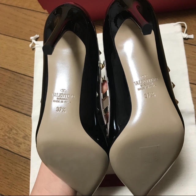 VALENTINO(ヴァレンティノ)のvalentino 新品未使用 ロックスタッズパンプス レディースの靴/シューズ(ハイヒール/パンプス)の商品写真