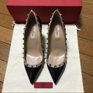 ヴァレンティノ(VALENTINO)のvalentino 新品未使用 ロックスタッズパンプス(ハイヒール/パンプス)