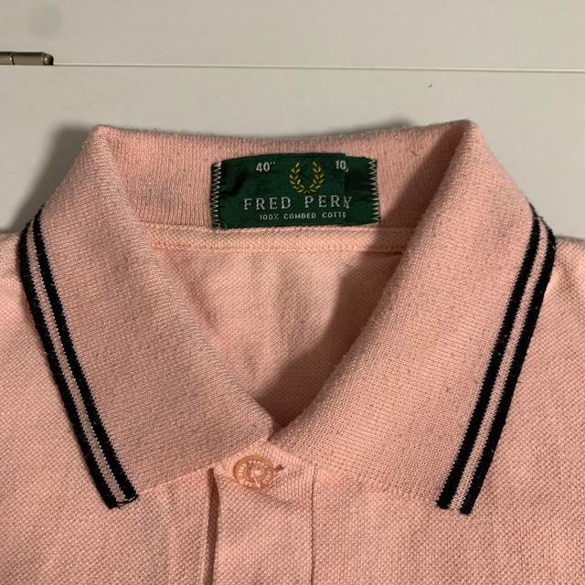 FRED PERRY(フレッドペリー)の価格見直しました【中古品】フレッドペリー ポロシャツ サーモンピンク レディースのトップス(ポロシャツ)の商品写真