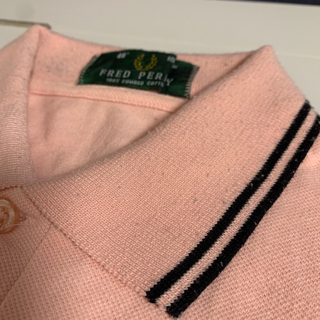 FRED PERRY(フレッドペリー)の価格見直しました【中古品】フレッドペリー ポロシャツ サーモンピンク レディースのトップス(ポロシャツ)の商品写真