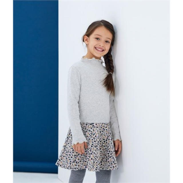 PETIT BATEAU(プチバトー)のよこさん様専用♡4ans プチバトー グレーフラワープリントワンピース キッズ/ベビー/マタニティのキッズ服女の子用(90cm~)(ワンピース)の商品写真