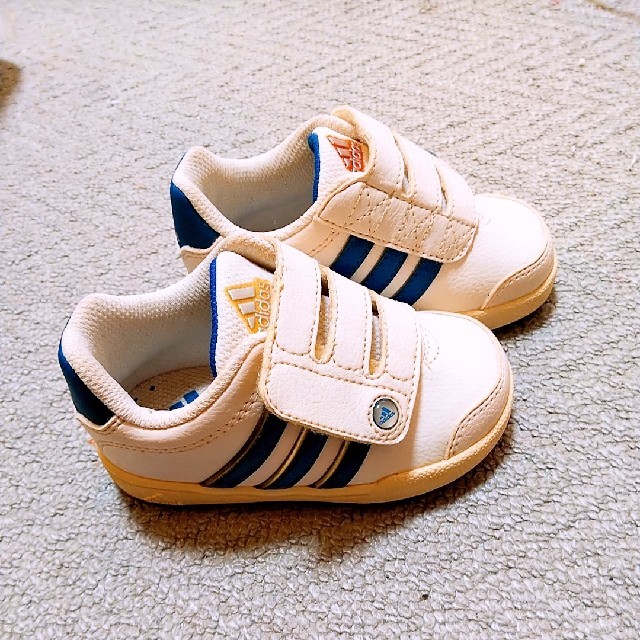 adidas(アディダス)のadidas  ベビースニーカー 掲載期間残り２週間です キッズ/ベビー/マタニティのベビー靴/シューズ(~14cm)(スニーカー)の商品写真