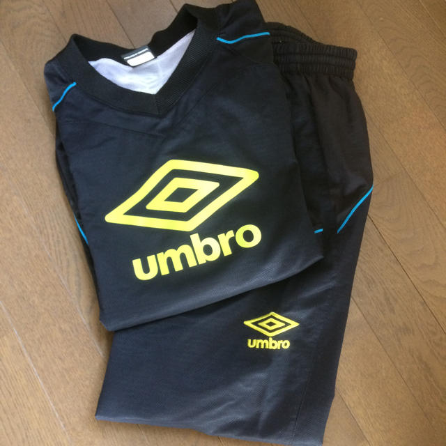 UMBRO(アンブロ)のアンブロセットアップピステ スポーツ/アウトドアのサッカー/フットサル(ウェア)の商品写真