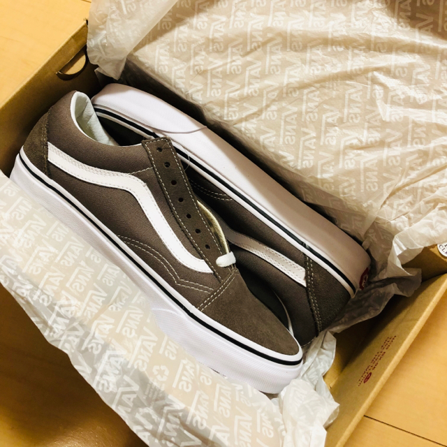 VANS(ヴァンズ)の新品 限定 VANS OLD SKOOL ダークブラウン 24.5cm レディースの靴/シューズ(スニーカー)の商品写真