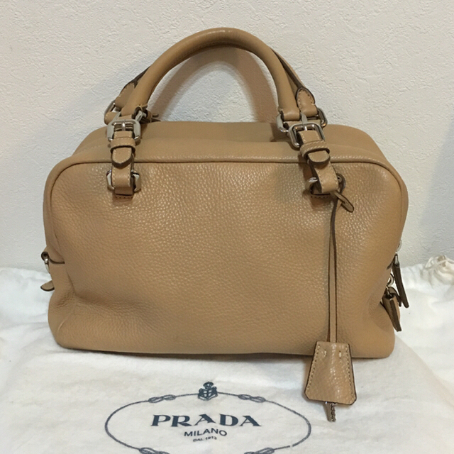 PRADA(プラダ)のエリ様専用☆  PRADAバッグ正規品✨春コーデに❣️ベージュカラー✨美品✨ レディースのバッグ(ボストンバッグ)の商品写真