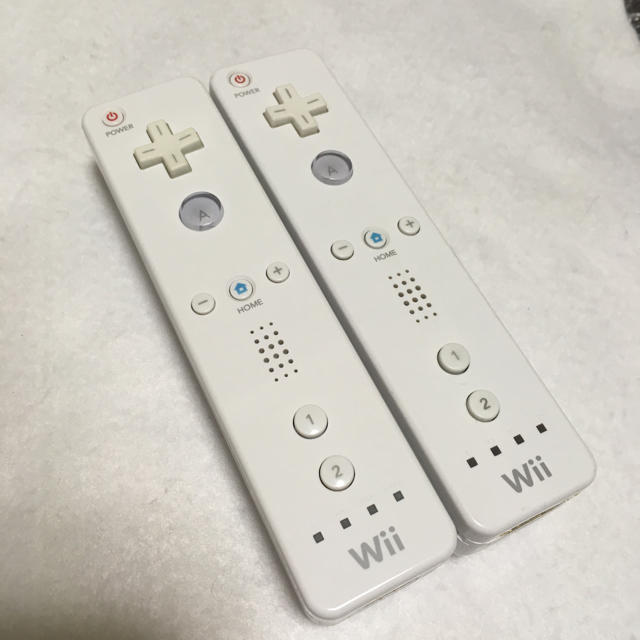 Wii(ウィー)のWii リモコン ホワイト 白 2個 セット f エンタメ/ホビーのゲームソフト/ゲーム機本体(その他)の商品写真