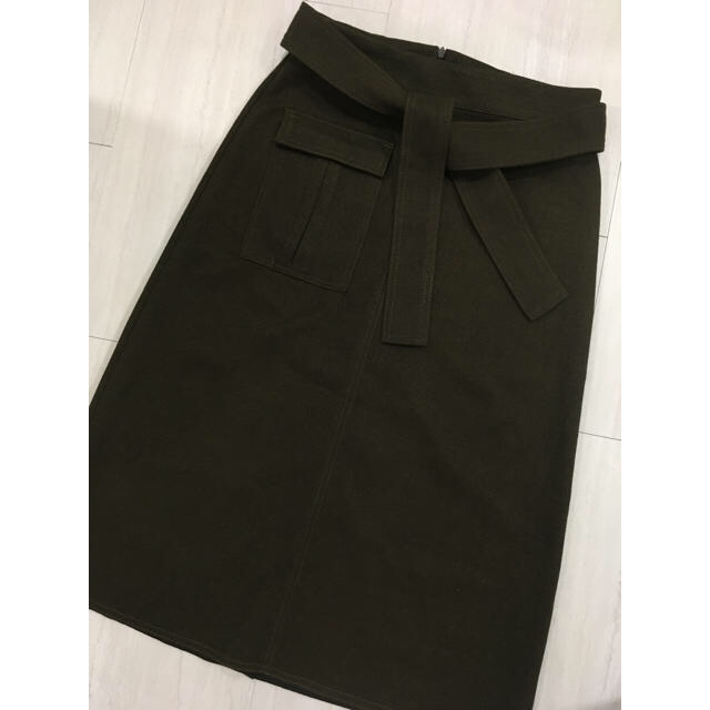 ZARA(ザラ)の新品未使用 ZARA WOMAN リボン ミモレ タイトスカート カーキ M レディースのスカート(ひざ丈スカート)の商品写真