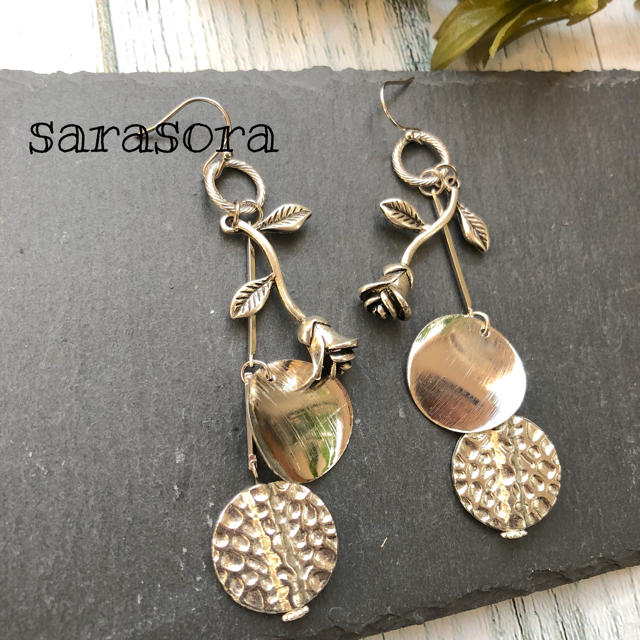 416 silver  rose×antique earrings ハンドメイドのアクセサリー(ピアス)の商品写真