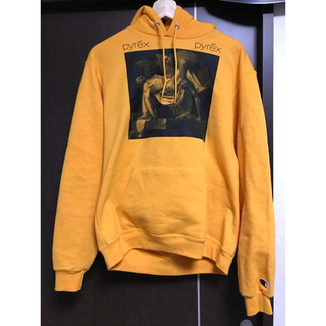 モールのページ」 Pyrex off-white Mパーカー