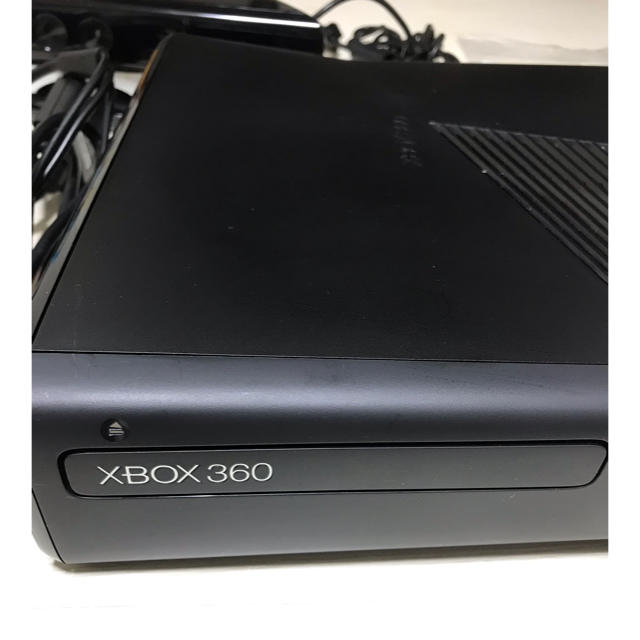Xbox360(エックスボックス360)のXBOX360 本体 ゲームソフト2本 エンタメ/ホビーのゲームソフト/ゲーム機本体(家庭用ゲーム機本体)の商品写真