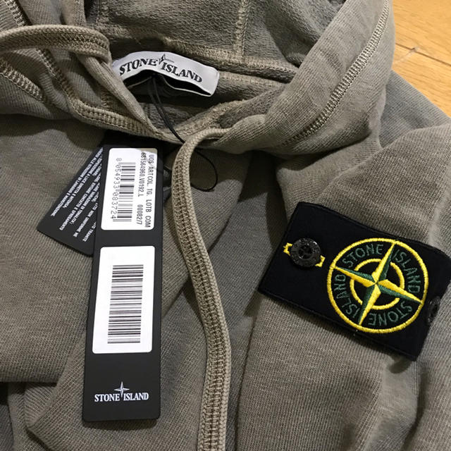 STONE ISLAND(ストーンアイランド)の新品未使用‼️★ストーンアイランド コットン100%パーカー★ メンズのトップス(パーカー)の商品写真