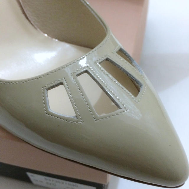 AU BANNISTER(オゥバニスター)の未使用❤︎ オウバニスター パンプス ベージュ レディースの靴/シューズ(ハイヒール/パンプス)の商品写真