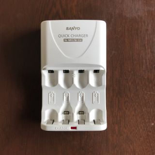 サンヨー(SANYO)のエネループ用充電器(電池は付いてません) (バッテリー/充電器)