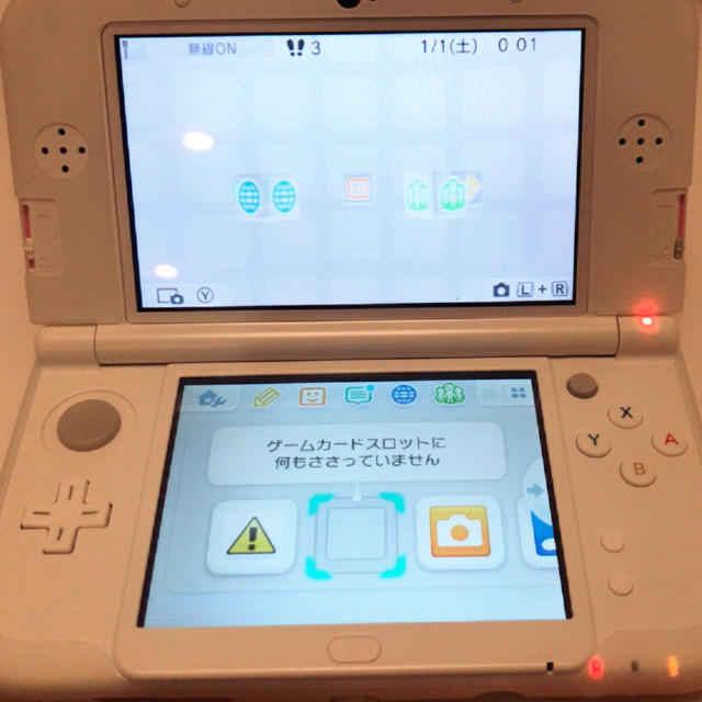 ニンテンドー3DS(ニンテンドー3DS)のnew ニンテンドー 3DS LL ピンク 本体＋アダプター エンタメ/ホビーのゲームソフト/ゲーム機本体(携帯用ゲーム機本体)の商品写真