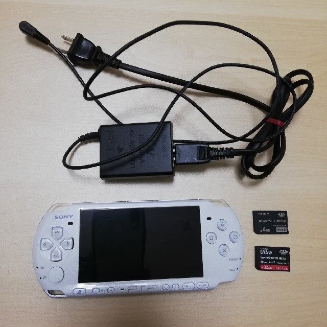 PlayStation Portable(プレイステーションポータブル)のPSP-3000 本体 エンタメ/ホビーのゲームソフト/ゲーム機本体(携帯用ゲーム機本体)の商品写真