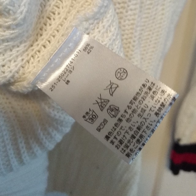 GU(ジーユー)のGU Vネック白ニット レディースのトップス(ニット/セーター)の商品写真