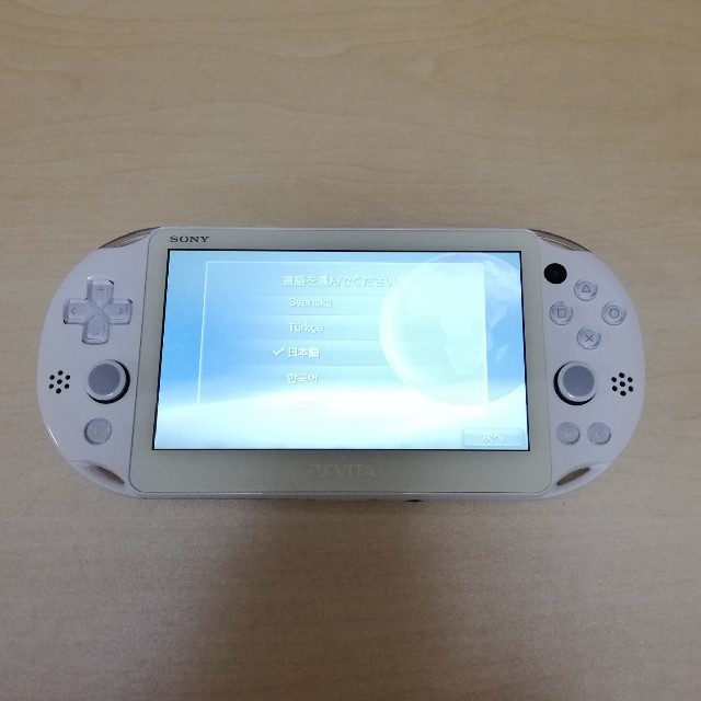 PlayStation Vita(プレイステーションヴィータ)のPSVITA PCH-2000本体 エンタメ/ホビーのゲームソフト/ゲーム機本体(携帯用ゲーム機本体)の商品写真