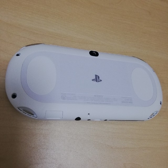 PlayStation Vita(プレイステーションヴィータ)のPSVITA PCH-2000本体 エンタメ/ホビーのゲームソフト/ゲーム機本体(携帯用ゲーム機本体)の商品写真