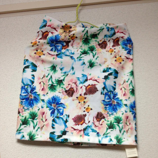 SNIDEL(スナイデル)の花柄 タイト スカート 取り置き商品 レディースのスカート(ひざ丈スカート)の商品写真