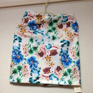 スナイデル(SNIDEL)の花柄 タイト スカート 取り置き商品(ひざ丈スカート)