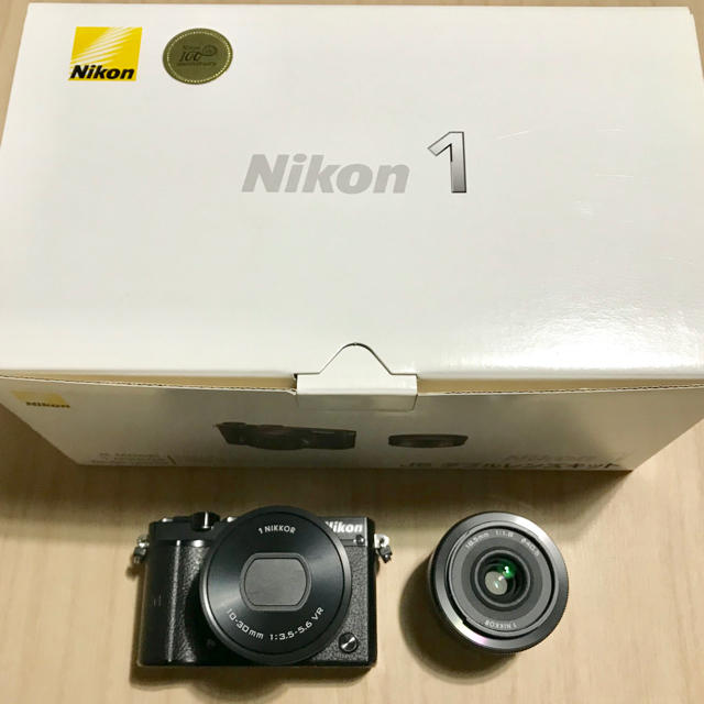 Nikon(ニコン)のタカクーン様 NIKON 1 J5 ダブルレンズキット 美品 スマホ/家電/カメラのカメラ(ミラーレス一眼)の商品写真