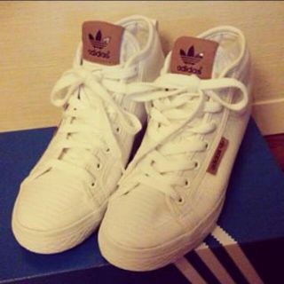 アディダス(adidas)のadidas インヒールスニーカー(スニーカー)