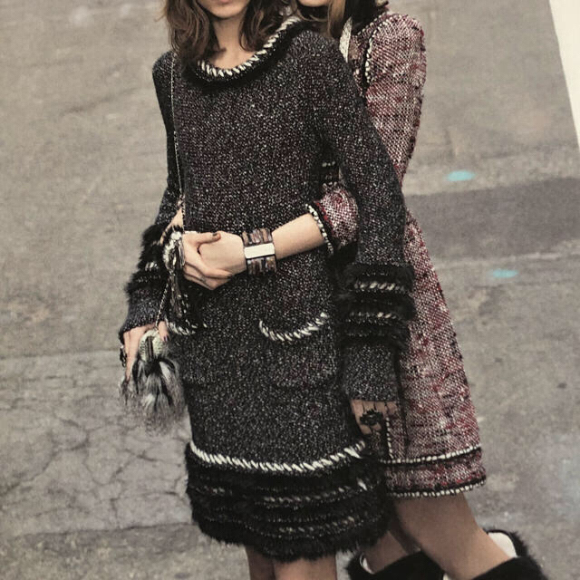 CHANEL(シャネル)のシャネルフェイクファーつきニットワンピース 幻の超人気ワンピース40サイズ レディースのワンピース(ひざ丈ワンピース)の商品写真