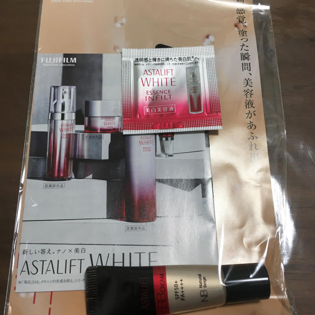 ASTALIFT(アスタリフト)の未使用 アスタリフト 美白美容液とBBクリーム サンプルセット コスメ/美容のベースメイク/化粧品(BBクリーム)の商品写真