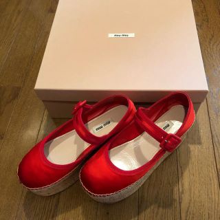 ミュウミュウ(miumiu)のミュウミュウ ストラップシューズ(バレエシューズ)