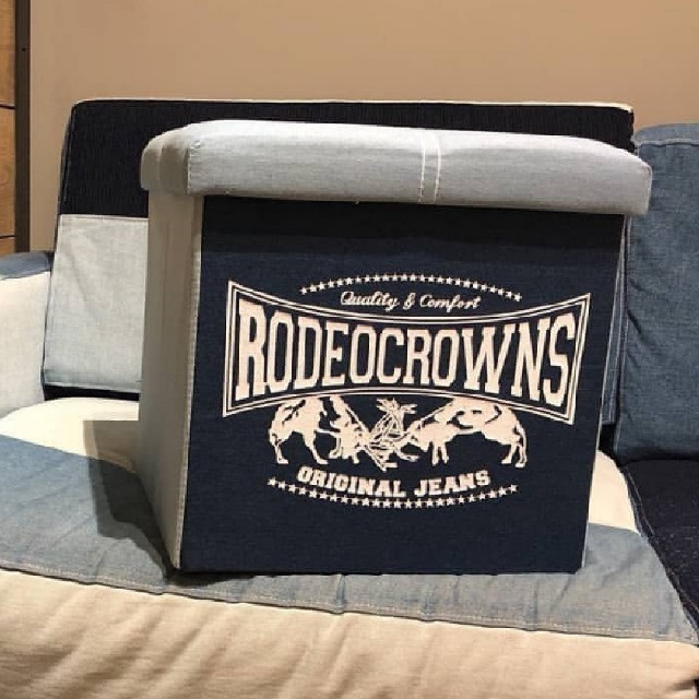 RODEO CROWNS(ロデオクラウンズ)のロデオクラウンズ最新ノベルティ DENIM STORAGE BOX ヤマト発送！ インテリア/住まい/日用品の椅子/チェア(スツール)の商品写真