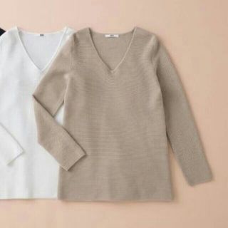 ユニクロ(UNIQLO)のユニクロ★定価3千円★リップルVネックチュニック ニット セーター カーキ(ニット/セーター)