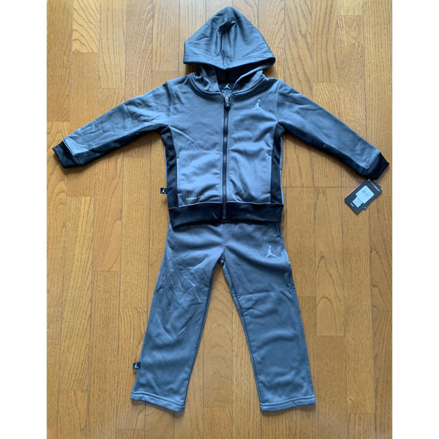 NIKE(ナイキ)の新品未使用 ナイキ ジョーダン子供服ダークグレー キッズ/ベビー/マタニティのキッズ服男の子用(90cm~)(その他)の商品写真